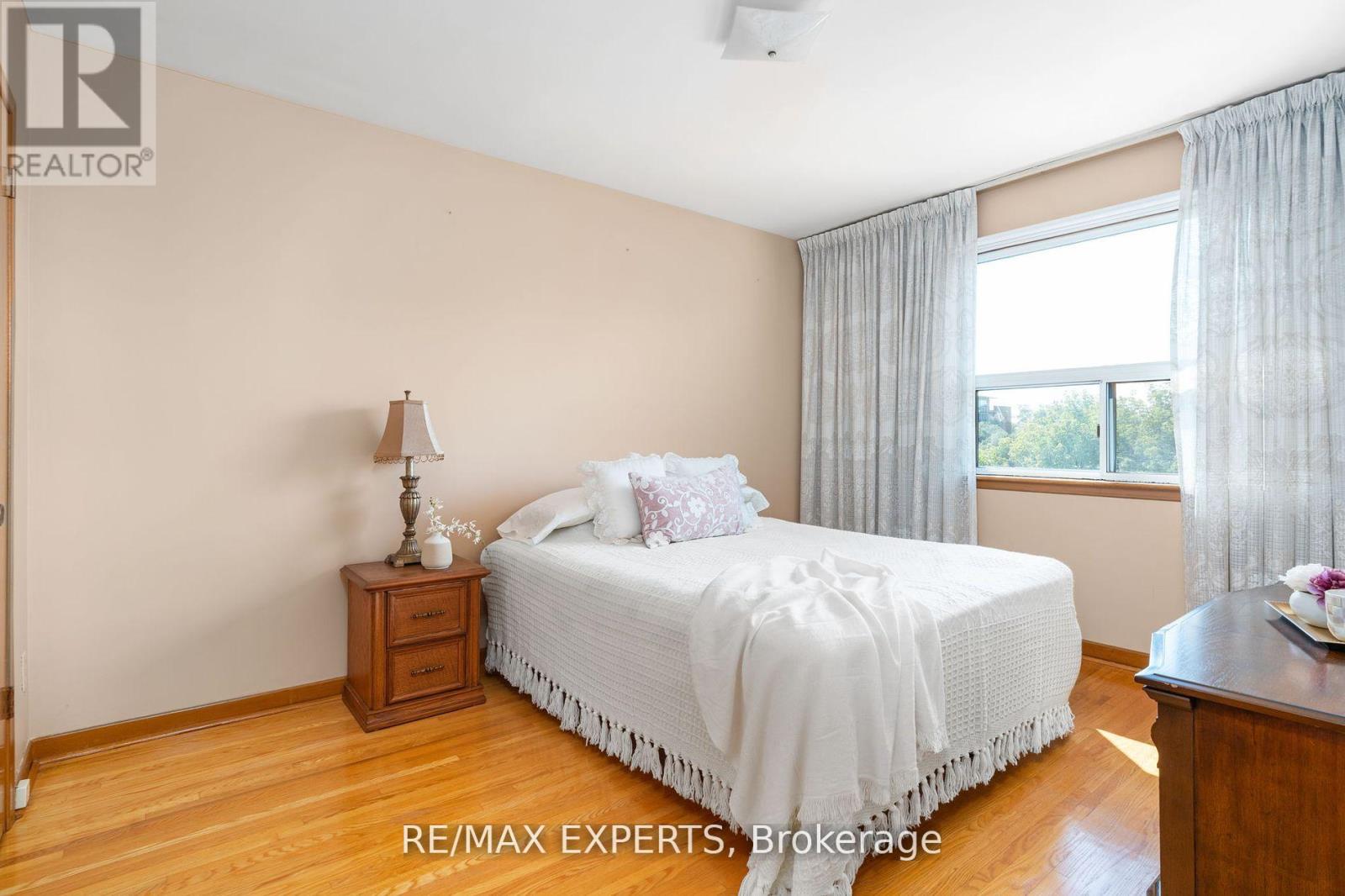 37 Donofree Road, Toronto, Ontario  M6L 2P4 - Photo 14 - W11881308