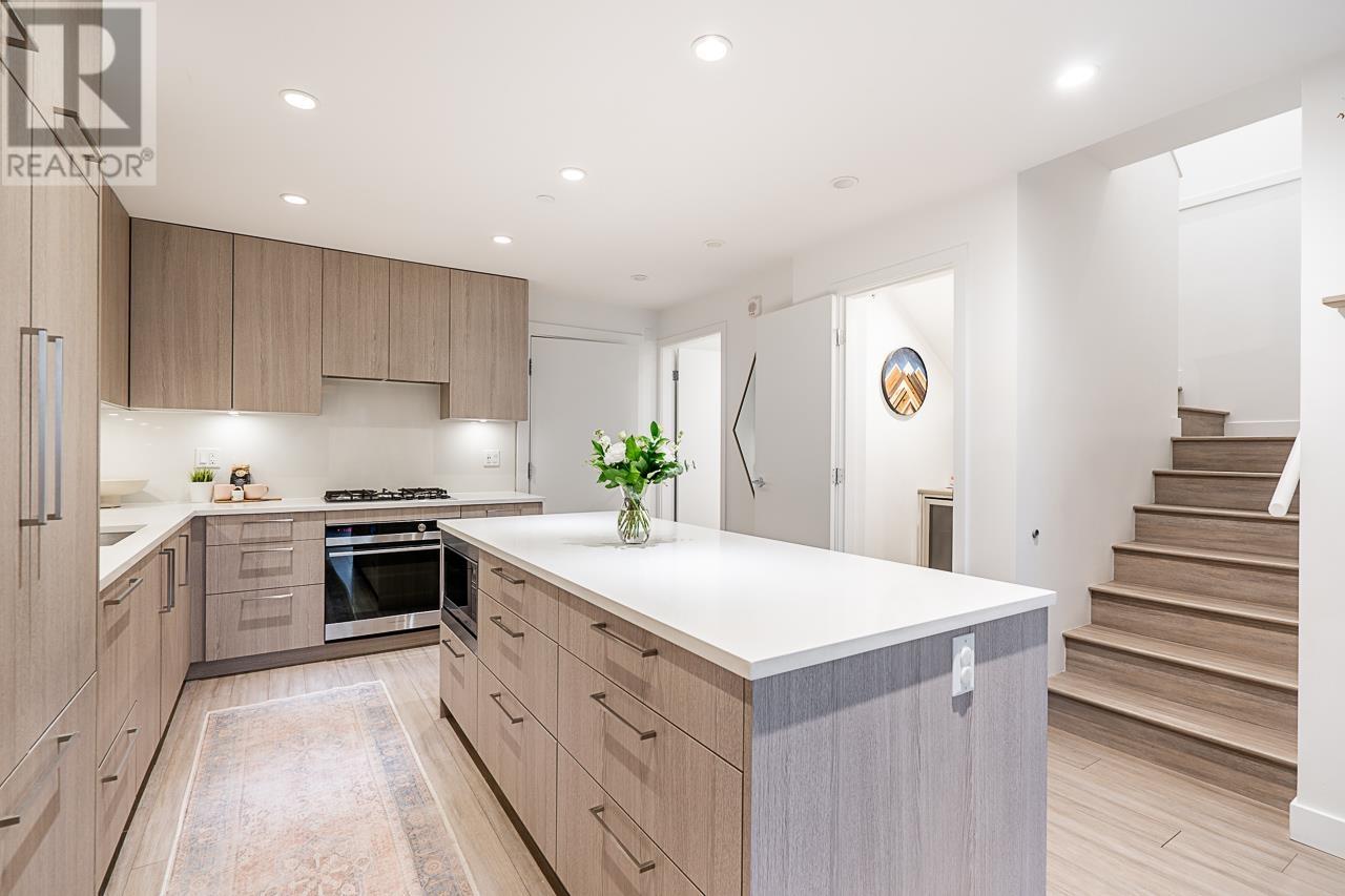 109 733 E 3rd Street, North Vancouver, British Columbia  V7L 1G8 - Photo 8 - R2948581