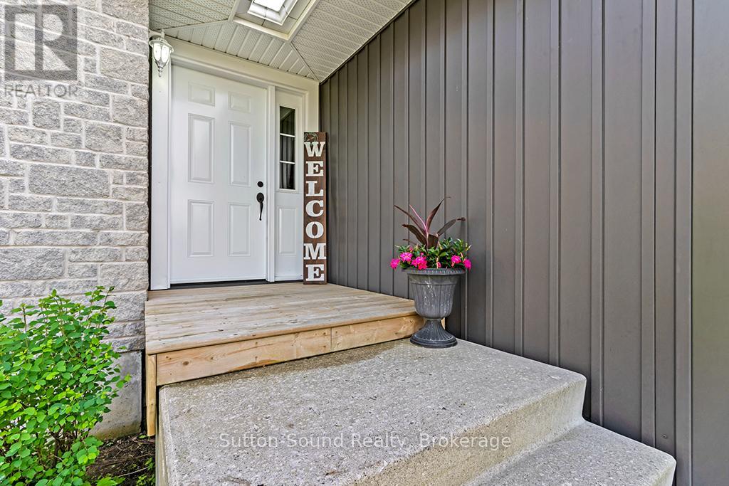 25 Pine Tree Drive, South Bruce Peninsula, Ontario  N0H 1P0 - Photo 4 - X11881363