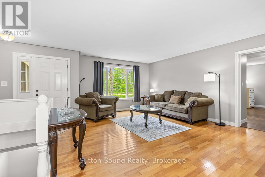 25 Pine Tree Drive, South Bruce Peninsula, Ontario  N0H 1P0 - Photo 6 - X11881363