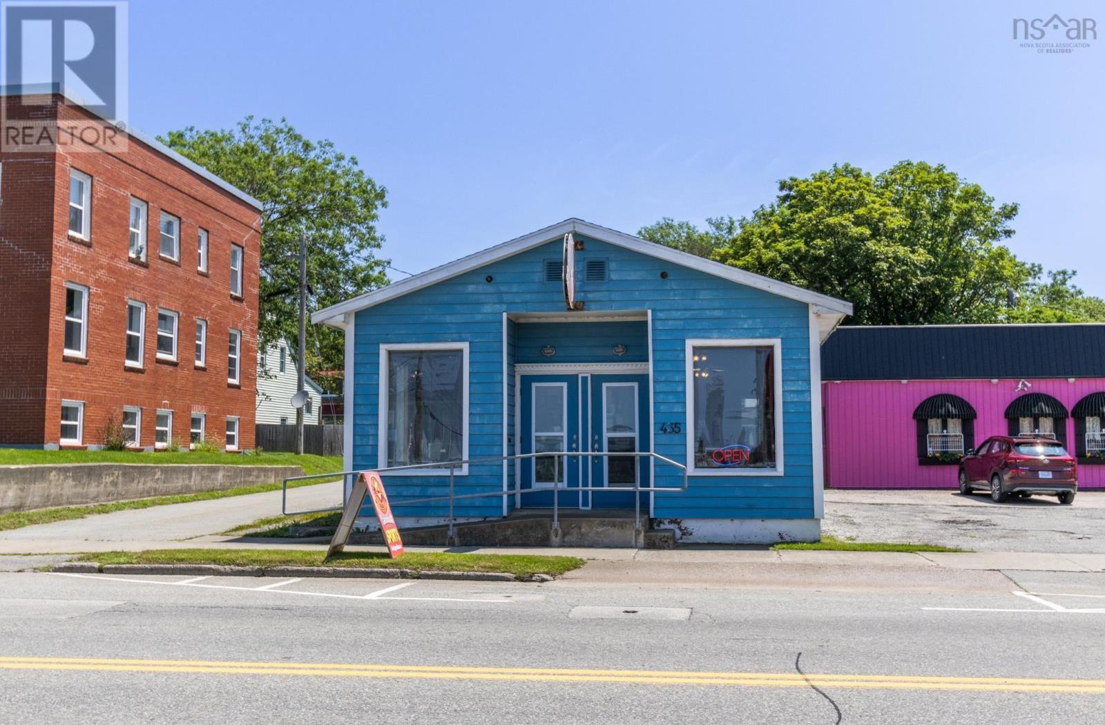 435 Main Street, Yarmouth, Nova Scotia  B5A 1G6 - Photo 2 - 202427706