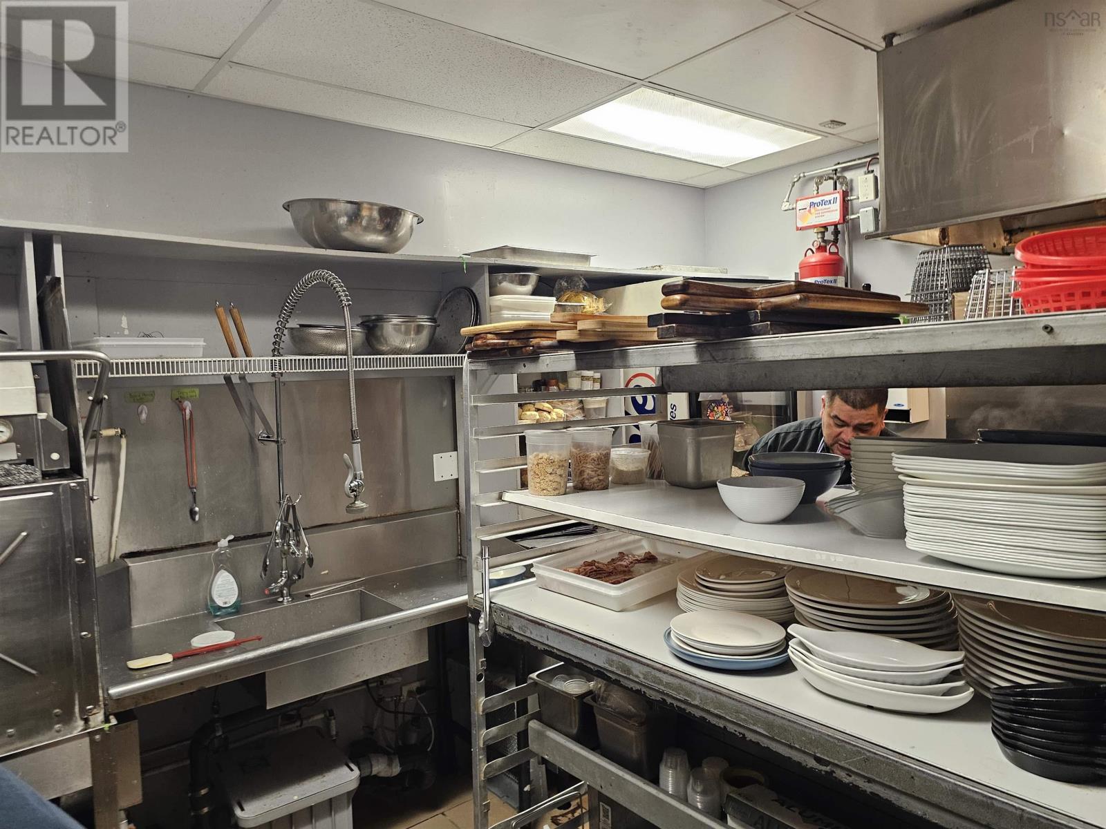 District 5 Bar & Grill, 65 King Street, Dartmouth, Nova Scotia  B2Y 4C2 - Photo 12 - 202427785