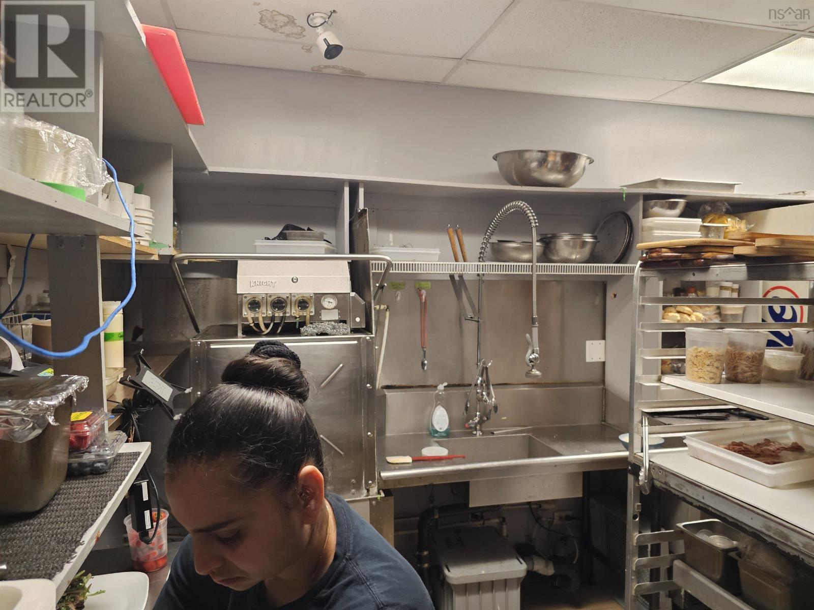 District 5 Bar & Grill, 65 King Street, Dartmouth, Nova Scotia  B2Y 4C2 - Photo 13 - 202427785