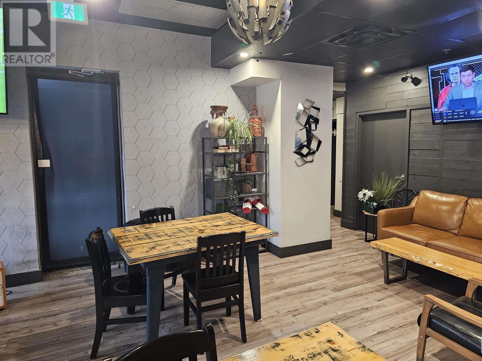 District 5 Bar & Grill, 65 King Street, Dartmouth, Nova Scotia  B2Y 4C2 - Photo 14 - 202427785