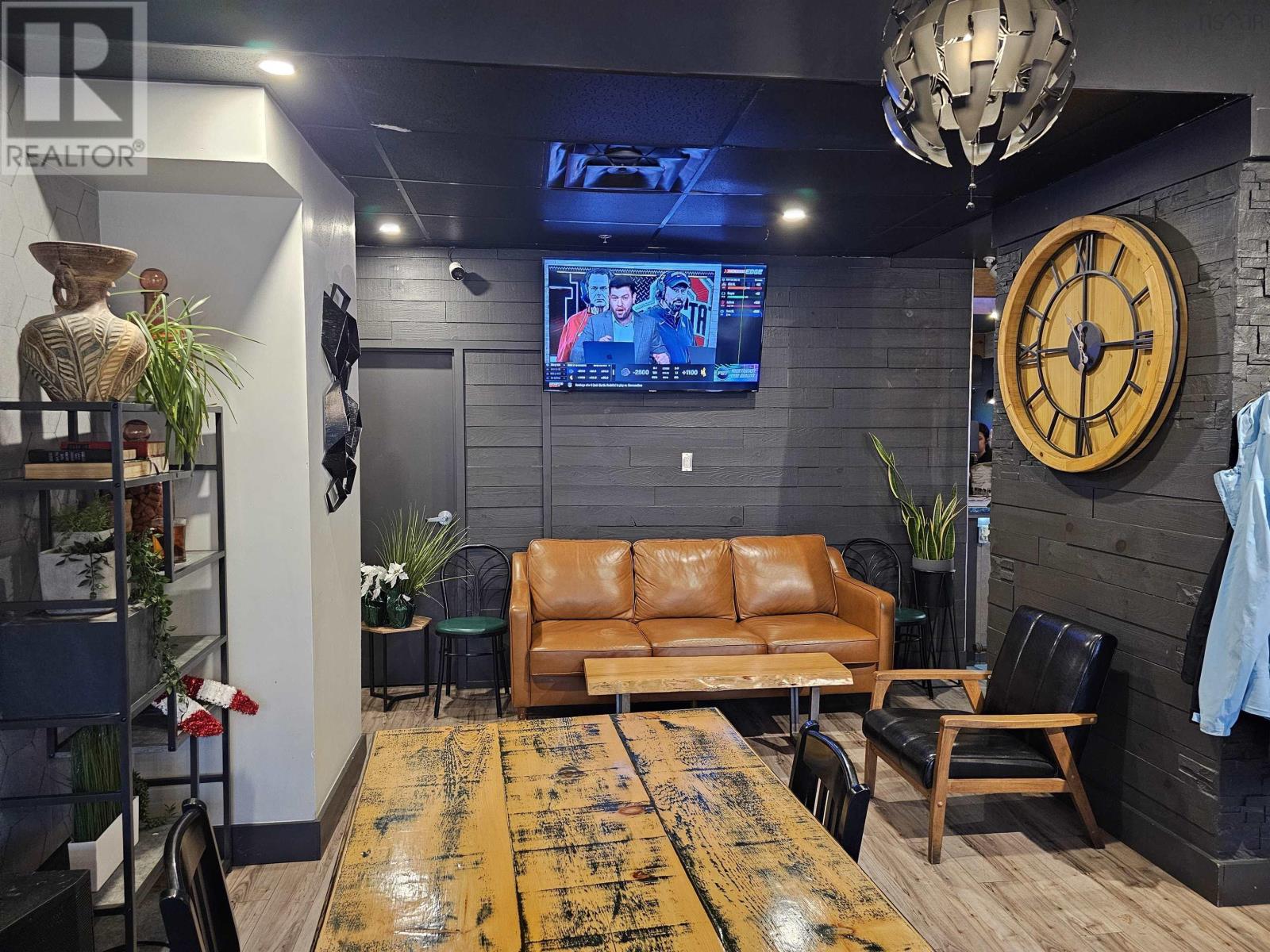 District 5 Bar & Grill, 65 King Street, Dartmouth, Nova Scotia  B2Y 4C2 - Photo 15 - 202427785