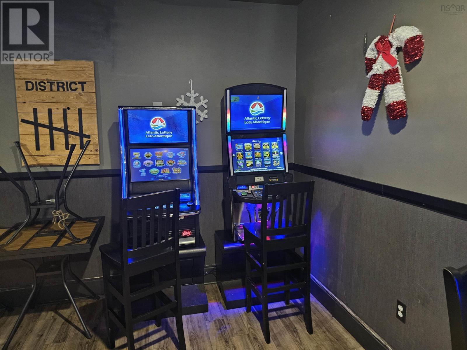 District 5 Bar & Grill, 65 King Street, Dartmouth, Nova Scotia  B2Y 4C2 - Photo 4 - 202427785