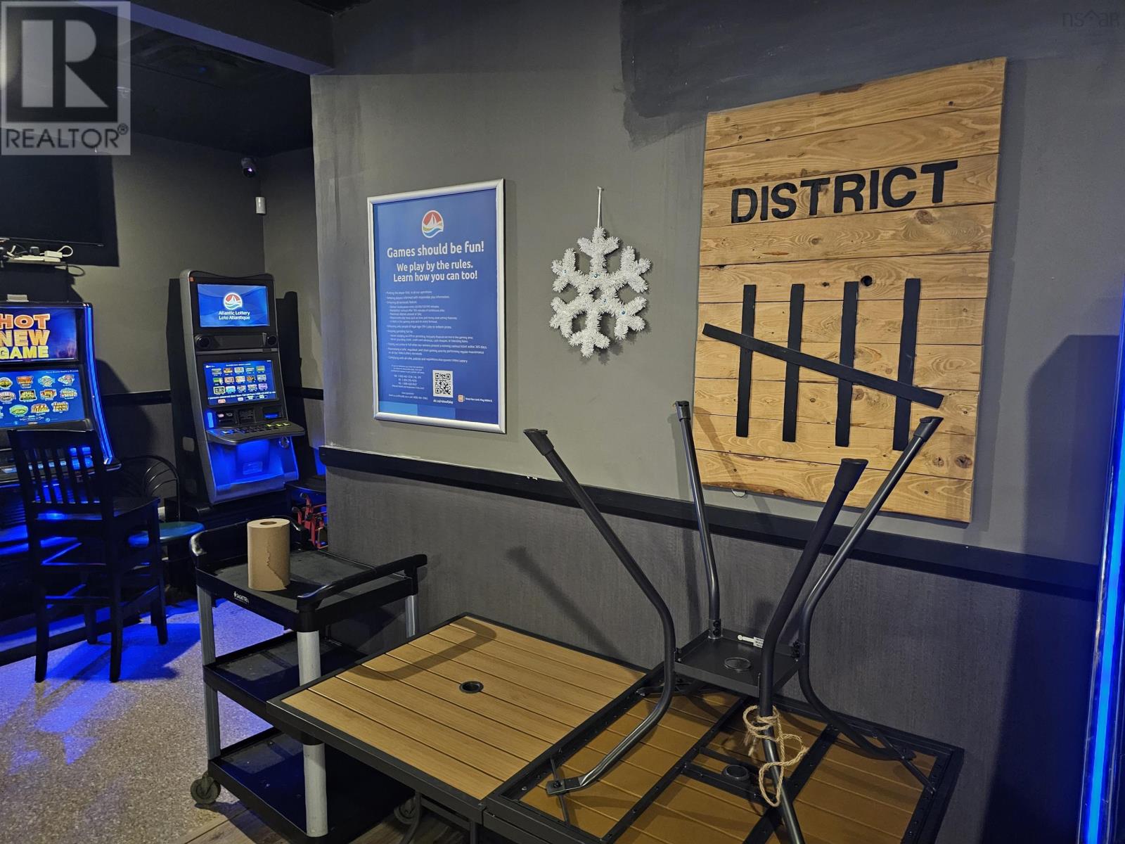 District 5 Bar & Grill, 65 King Street, Dartmouth, Nova Scotia  B2Y 4C2 - Photo 5 - 202427785