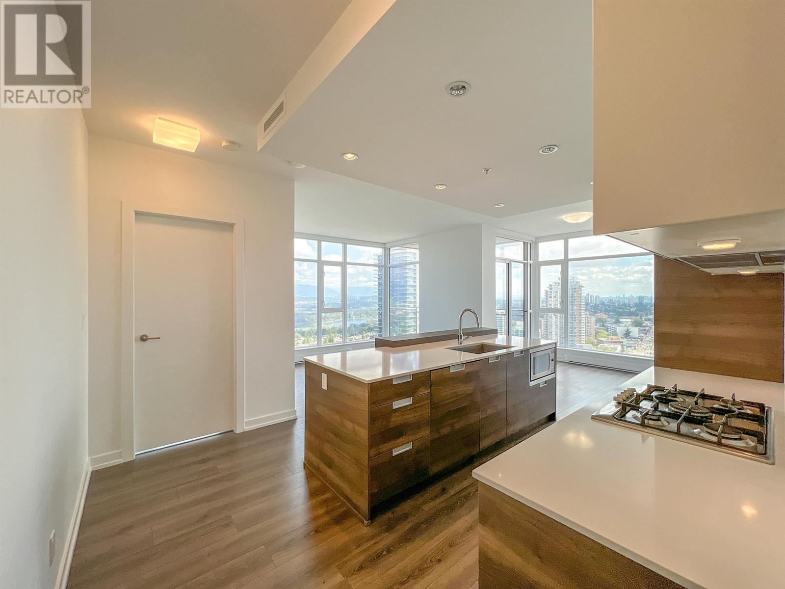 Listing Picture 3 of 27 : 3007 4688 KINGSWAY, Burnaby / 本拿比 - 魯藝地產 Yvonne Lu Group - MLS Medallion Club Member