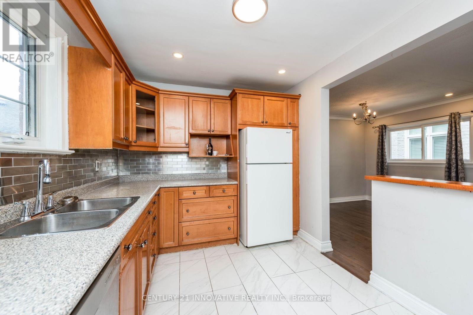 Main - 240 Parkview Hill Crescent, Toronto, Ontario  M4B 1S3 - Photo 11 - E11881520