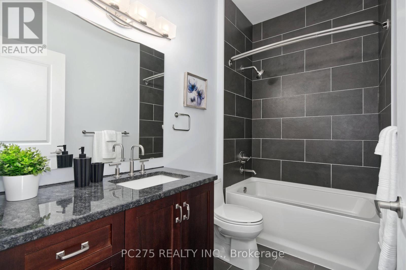 Photo 24 of 36 for 2404 - 330 Ridout Street N