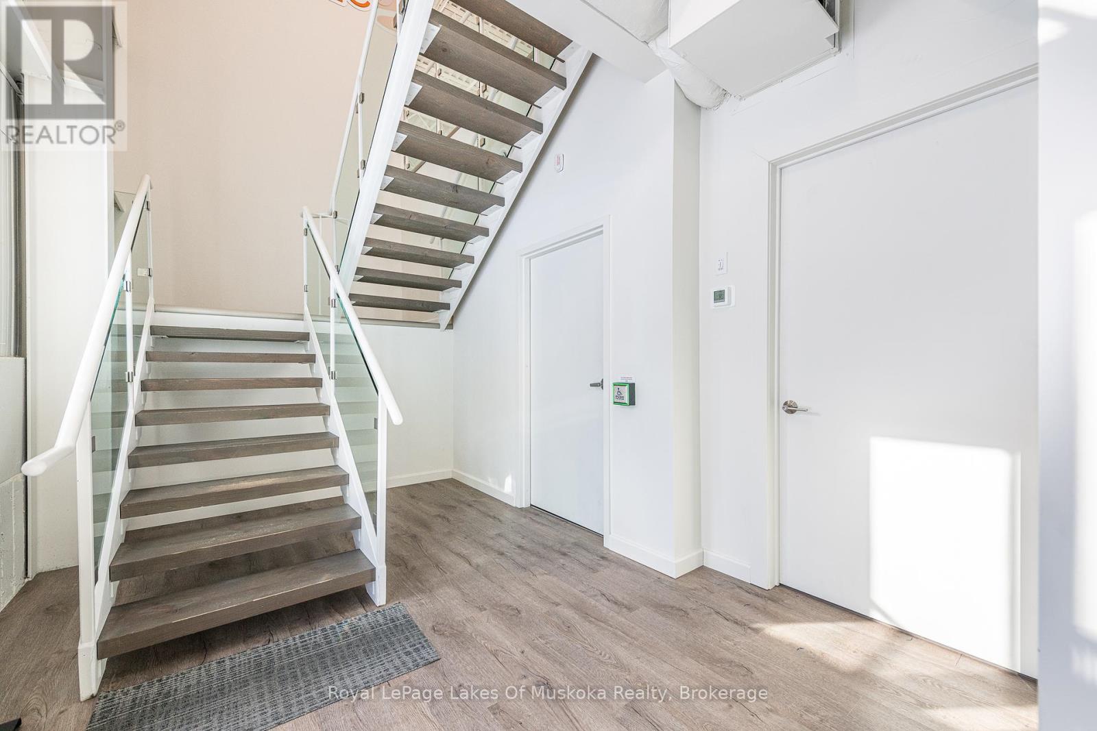 115 - 1 Crescent Road, Huntsville, Ontario  P1H 1Z6 - Photo 3 - X11881669