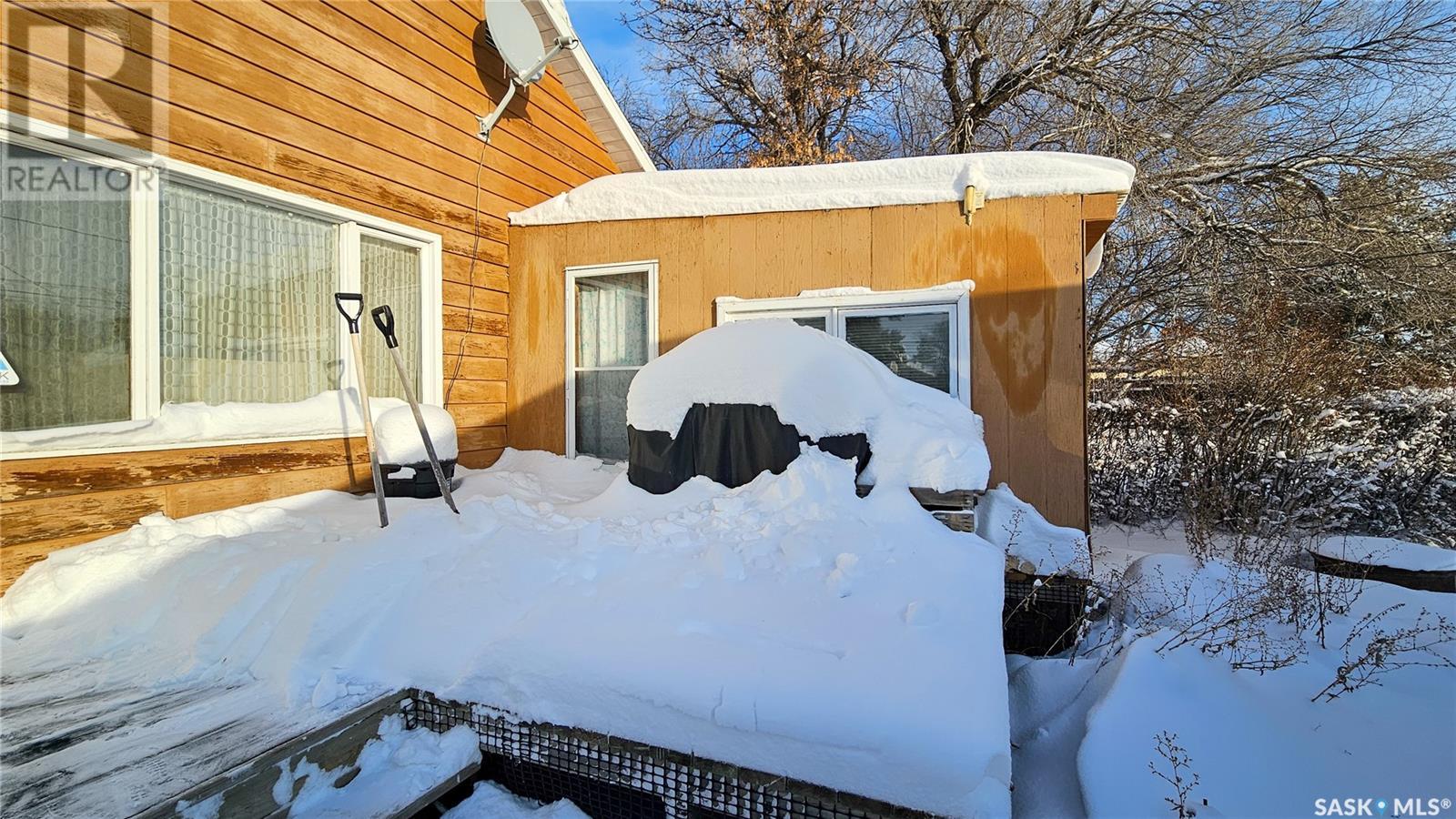 308 7th Avenue W, Rosetown, Saskatchewan  S0L 2V0 - Photo 34 - SK989045