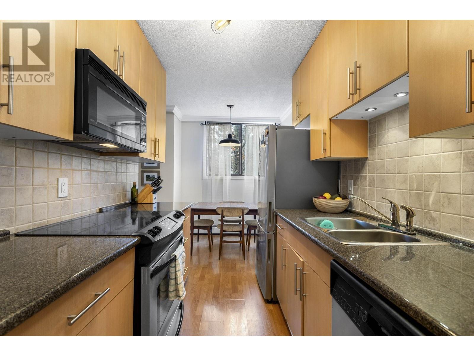 405 320 Royal Avenue, New Westminster, British Columbia V3L 5C6 - Photo 1 - R2948803
