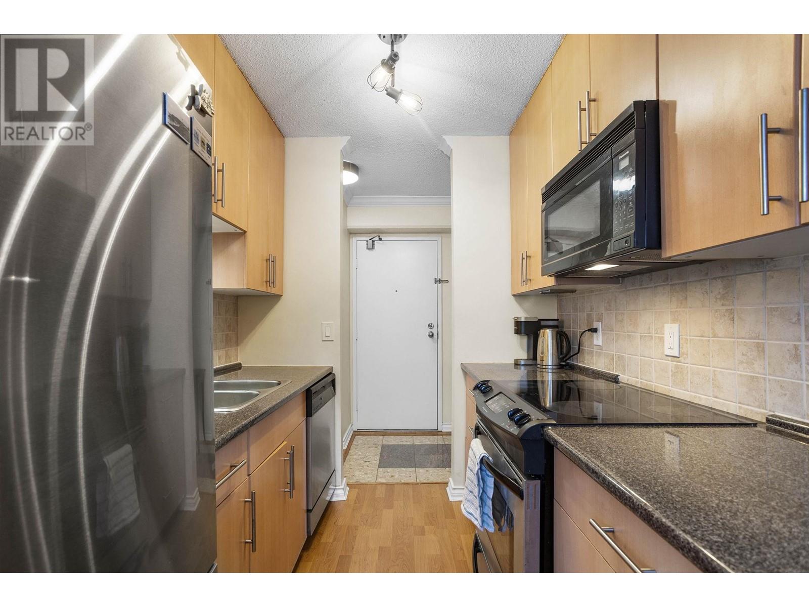 405 320 Royal Avenue, New Westminster, British Columbia V3L 5C6 - Photo 2 - R2948803