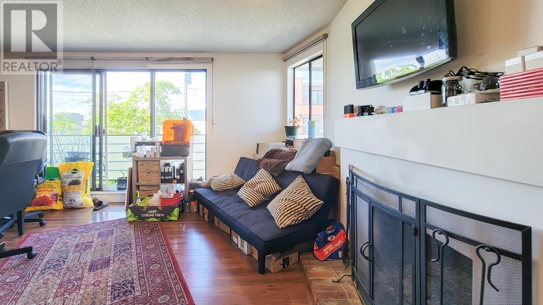 Listing Picture 10 of 15 : 204 1933 W 5TH AVENUE, Vancouver / 溫哥華 - 魯藝地產 Yvonne Lu Group - MLS Medallion Club Member