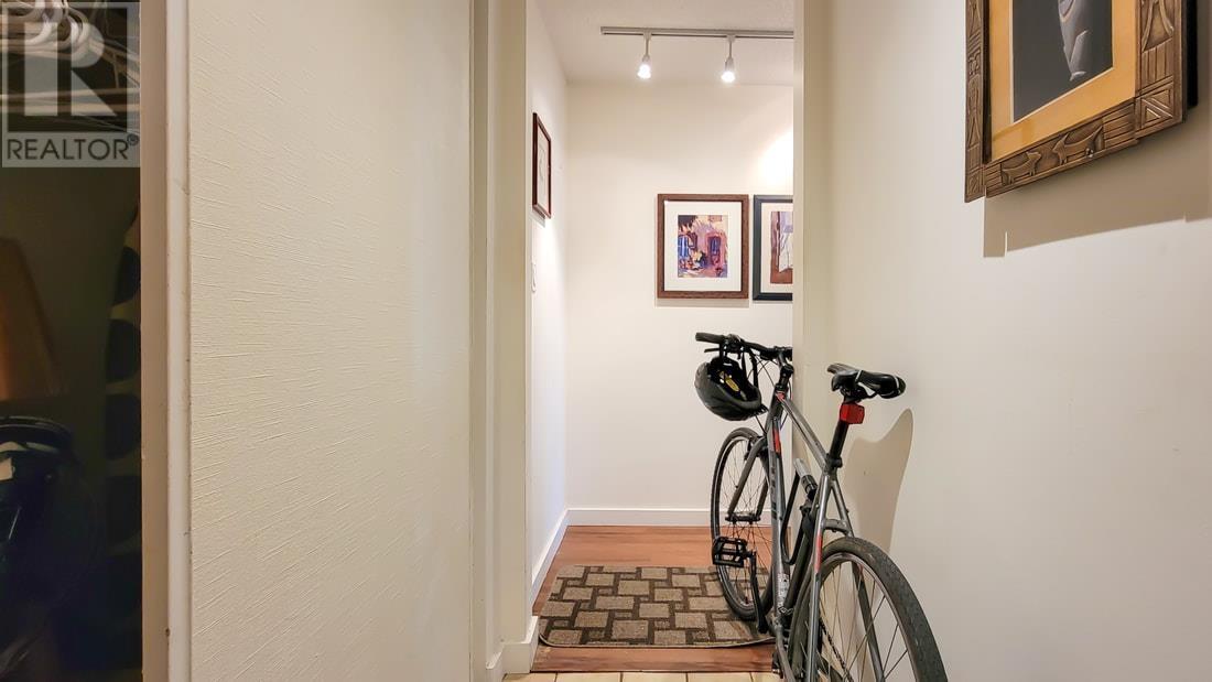 Listing Picture 3 of 15 : 204 1933 W 5TH AVENUE, Vancouver / 溫哥華 - 魯藝地產 Yvonne Lu Group - MLS Medallion Club Member