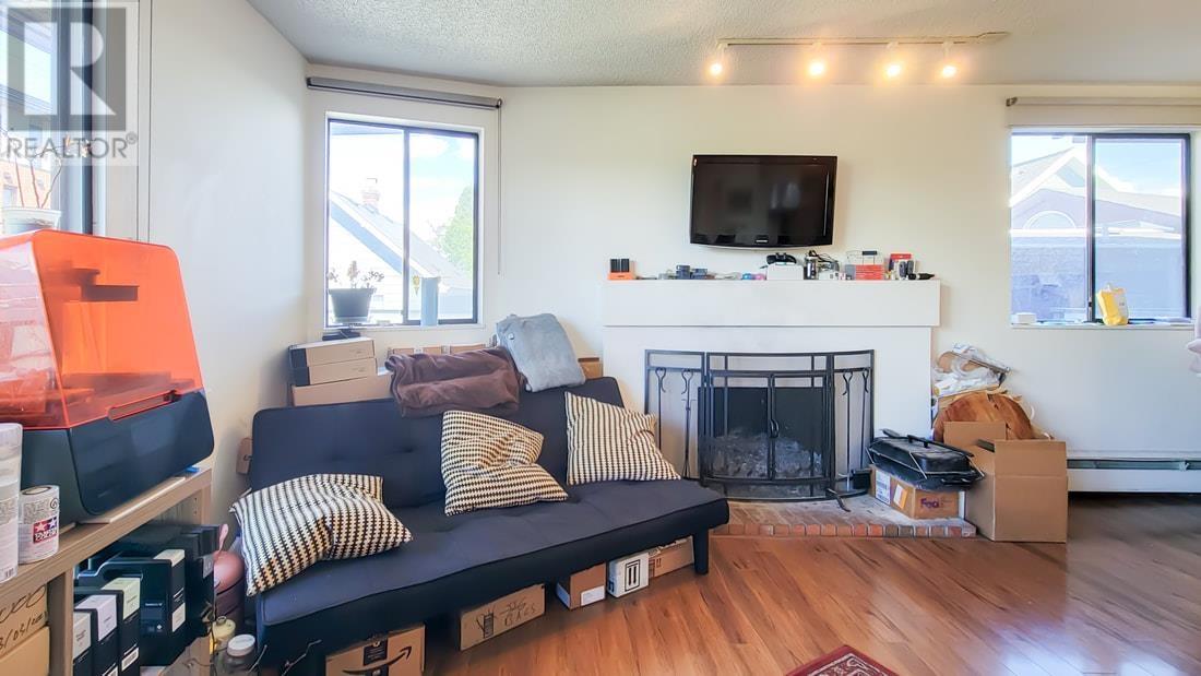 Listing Picture 9 of 15 : 204 1933 W 5TH AVENUE, Vancouver / 溫哥華 - 魯藝地產 Yvonne Lu Group - MLS Medallion Club Member