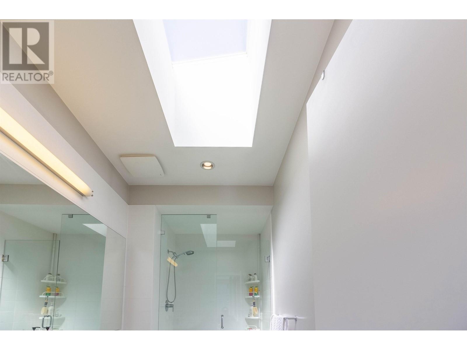 Listing Picture 12 of 31 : 118 9050 HIGHLAND COURT, Burnaby / 本拿比 - 魯藝地產 Yvonne Lu Group - MLS Medallion Club Member