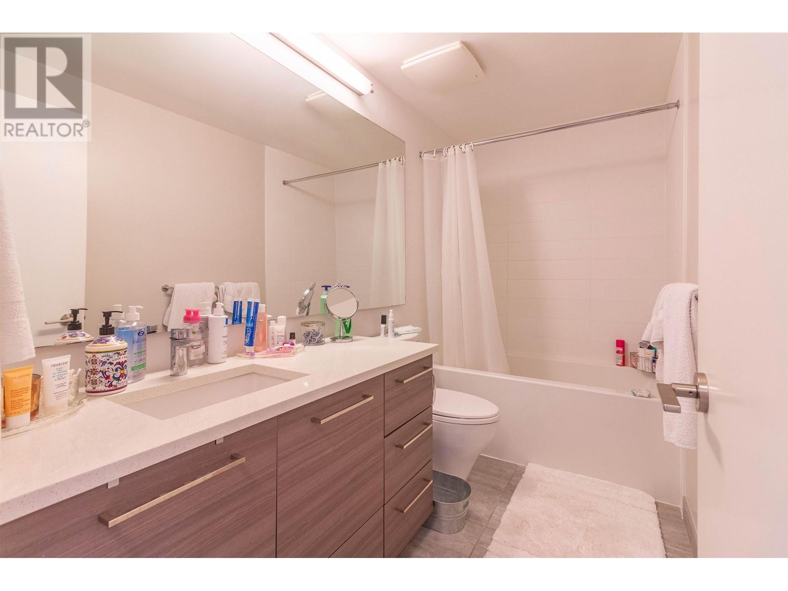 Listing Picture 17 of 31 : 118 9050 HIGHLAND COURT, Burnaby / 本拿比 - 魯藝地產 Yvonne Lu Group - MLS Medallion Club Member