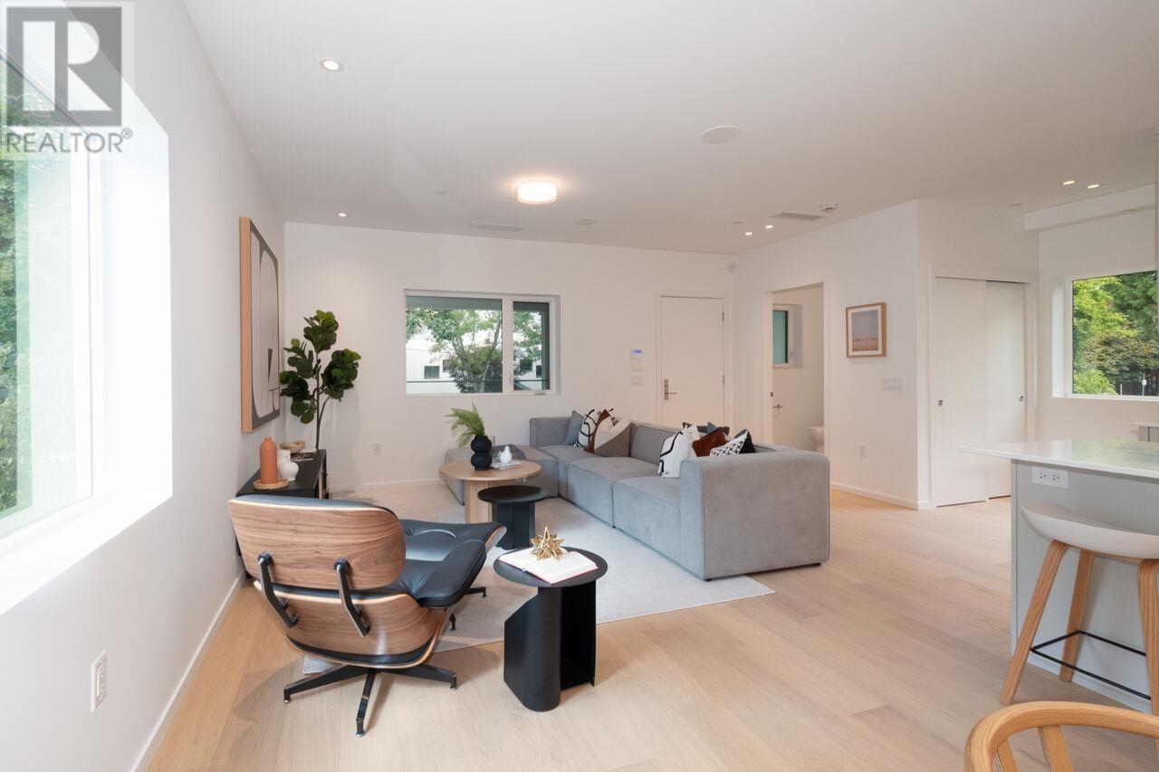 126 E 17th Avenue, Vancouver, British Columbia  V5V 1A4 - Photo 3 - R2948838