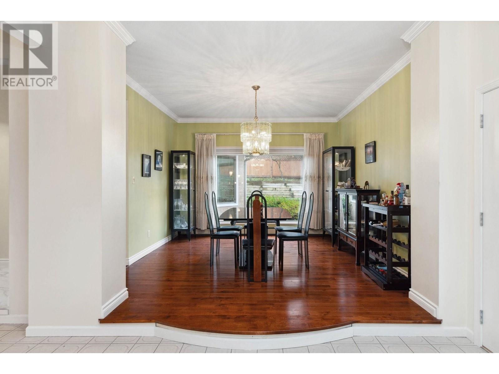 Listing Picture 11 of 30 : 8250 LAKEFIELD DRIVE, Burnaby / 本拿比 - 魯藝地產 Yvonne Lu Group - MLS Medallion Club Member