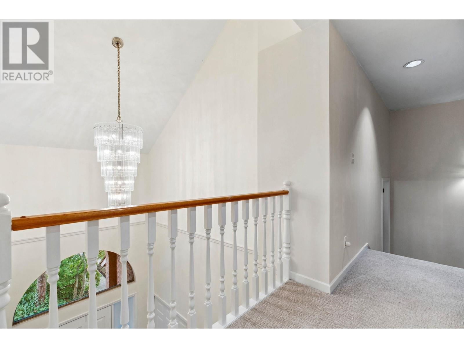 Listing Picture 12 of 30 : 8250 LAKEFIELD DRIVE, Burnaby / 本拿比 - 魯藝地產 Yvonne Lu Group - MLS Medallion Club Member