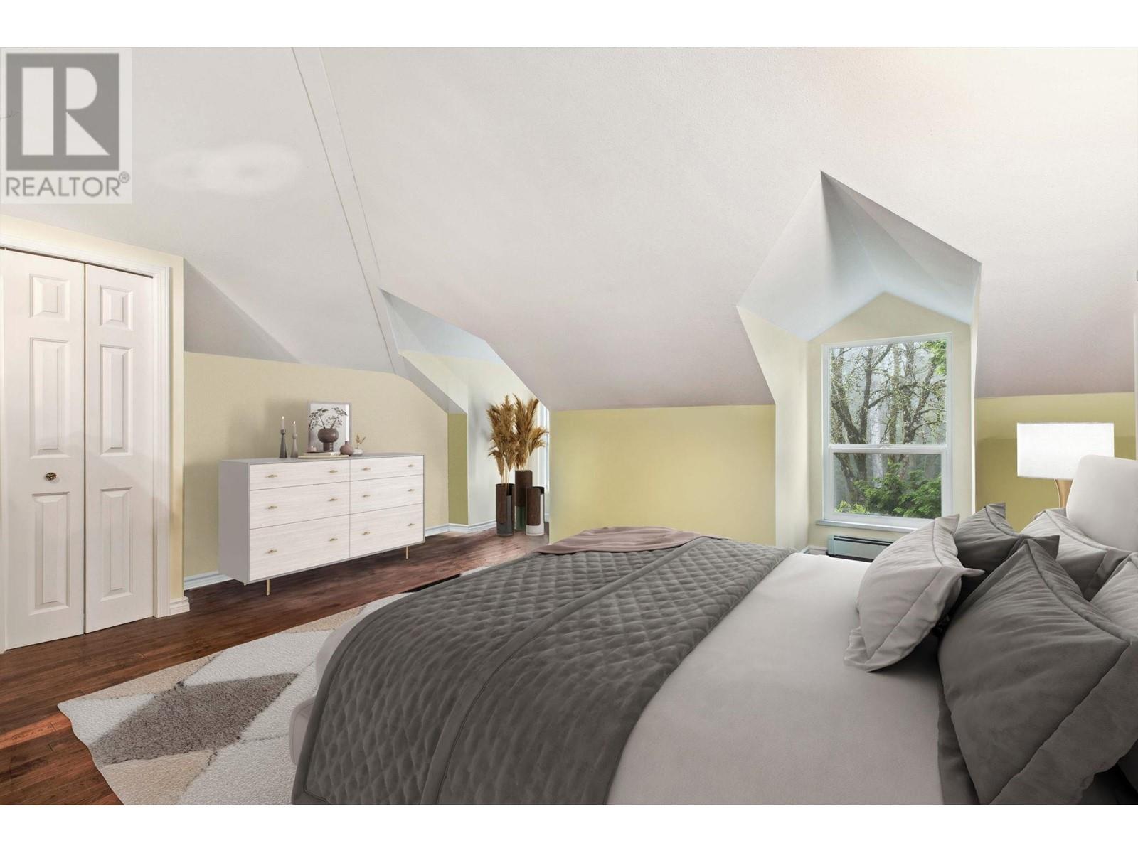 Listing Picture 13 of 30 : 8250 LAKEFIELD DRIVE, Burnaby / 本拿比 - 魯藝地產 Yvonne Lu Group - MLS Medallion Club Member