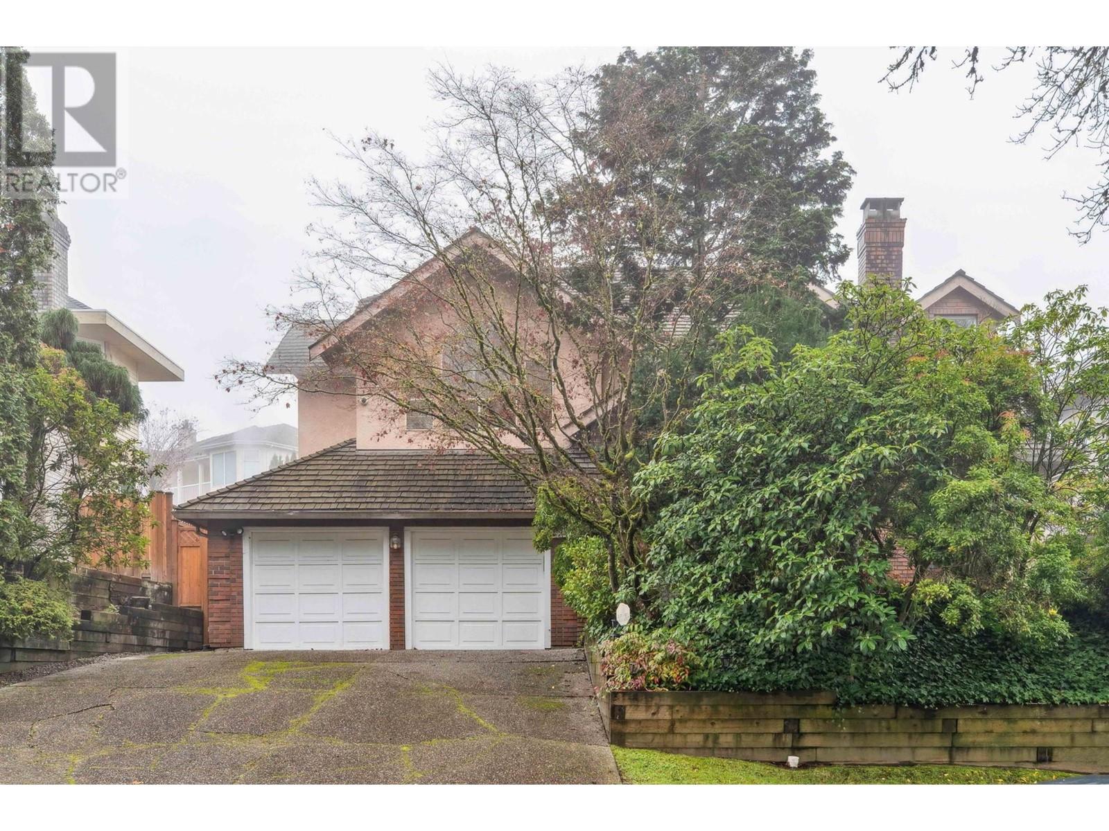 Listing Picture 2 of 30 : 8250 LAKEFIELD DRIVE, Burnaby / 本拿比 - 魯藝地產 Yvonne Lu Group - MLS Medallion Club Member