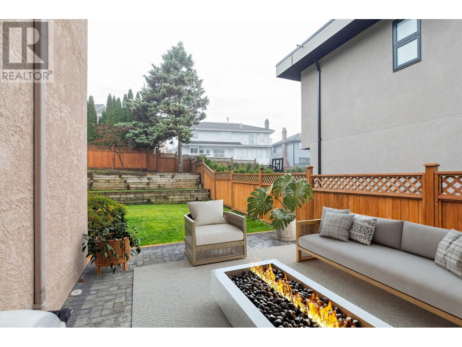 Listing Picture 24 of 30 : 8250 LAKEFIELD DRIVE, Burnaby / 本拿比 - 魯藝地產 Yvonne Lu Group - MLS Medallion Club Member