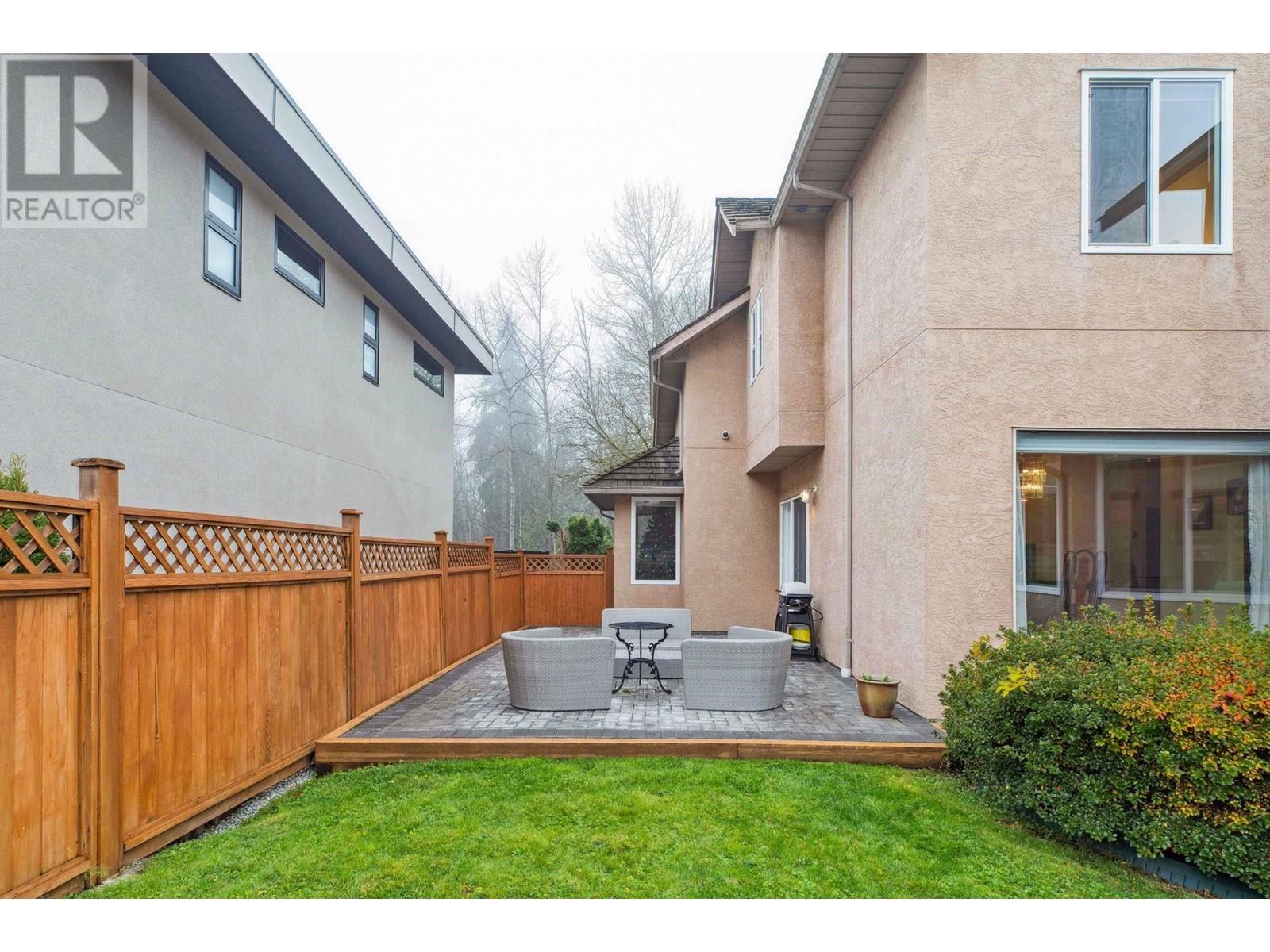 Listing Picture 25 of 30 : 8250 LAKEFIELD DRIVE, Burnaby / 本拿比 - 魯藝地產 Yvonne Lu Group - MLS Medallion Club Member