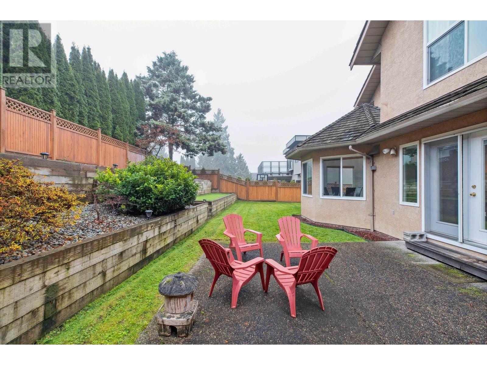 Listing Picture 26 of 30 : 8250 LAKEFIELD DRIVE, Burnaby / 本拿比 - 魯藝地產 Yvonne Lu Group - MLS Medallion Club Member