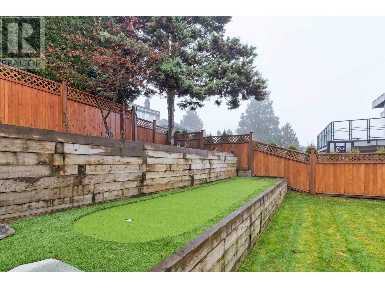 Listing Picture 28 of 30 : 8250 LAKEFIELD DRIVE, Burnaby / 本拿比 - 魯藝地產 Yvonne Lu Group - MLS Medallion Club Member