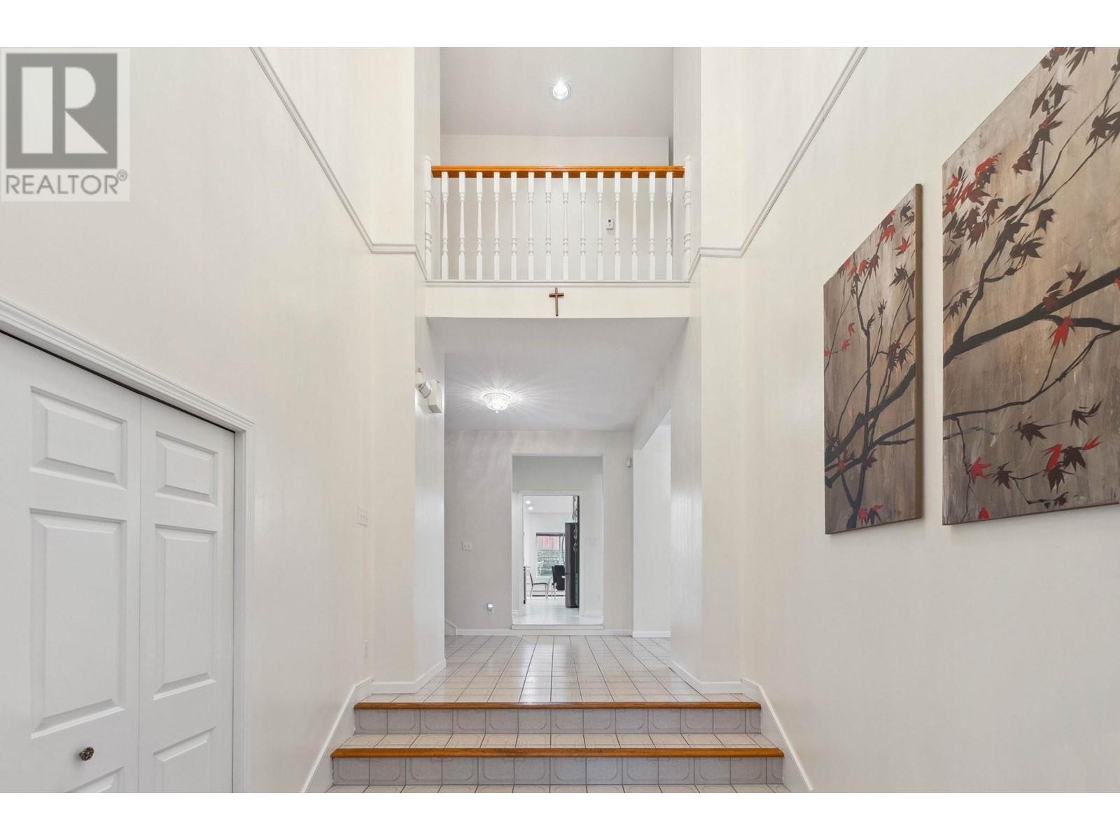 Listing Picture 3 of 30 : 8250 LAKEFIELD DRIVE, Burnaby / 本拿比 - 魯藝地產 Yvonne Lu Group - MLS Medallion Club Member