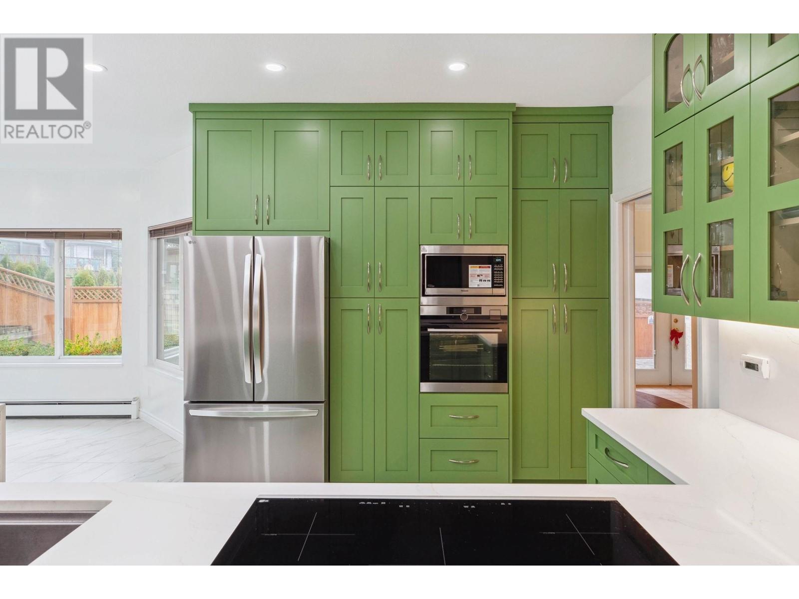 Listing Picture 5 of 30 : 8250 LAKEFIELD DRIVE, Burnaby / 本拿比 - 魯藝地產 Yvonne Lu Group - MLS Medallion Club Member