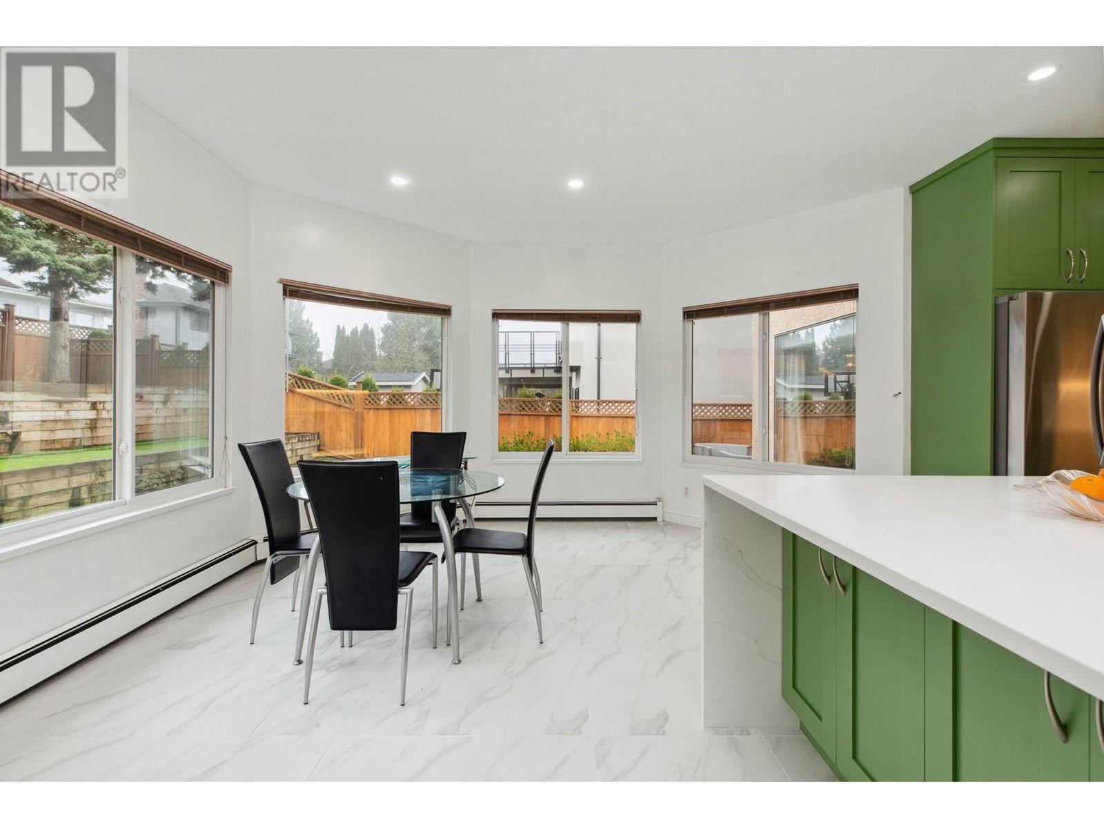 Listing Picture 7 of 30 : 8250 LAKEFIELD DRIVE, Burnaby / 本拿比 - 魯藝地產 Yvonne Lu Group - MLS Medallion Club Member