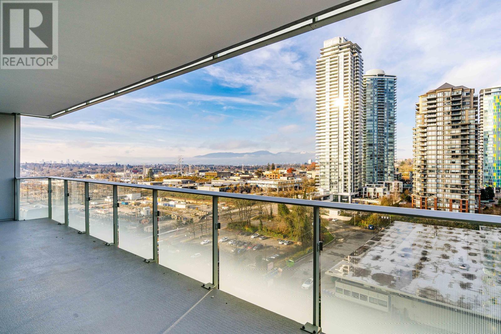 Listing Picture 3 of 35 : 1306 4168 LOUGHEED HIGHWAY, Burnaby / 本拿比 - 魯藝地產 Yvonne Lu Group - MLS Medallion Club Member