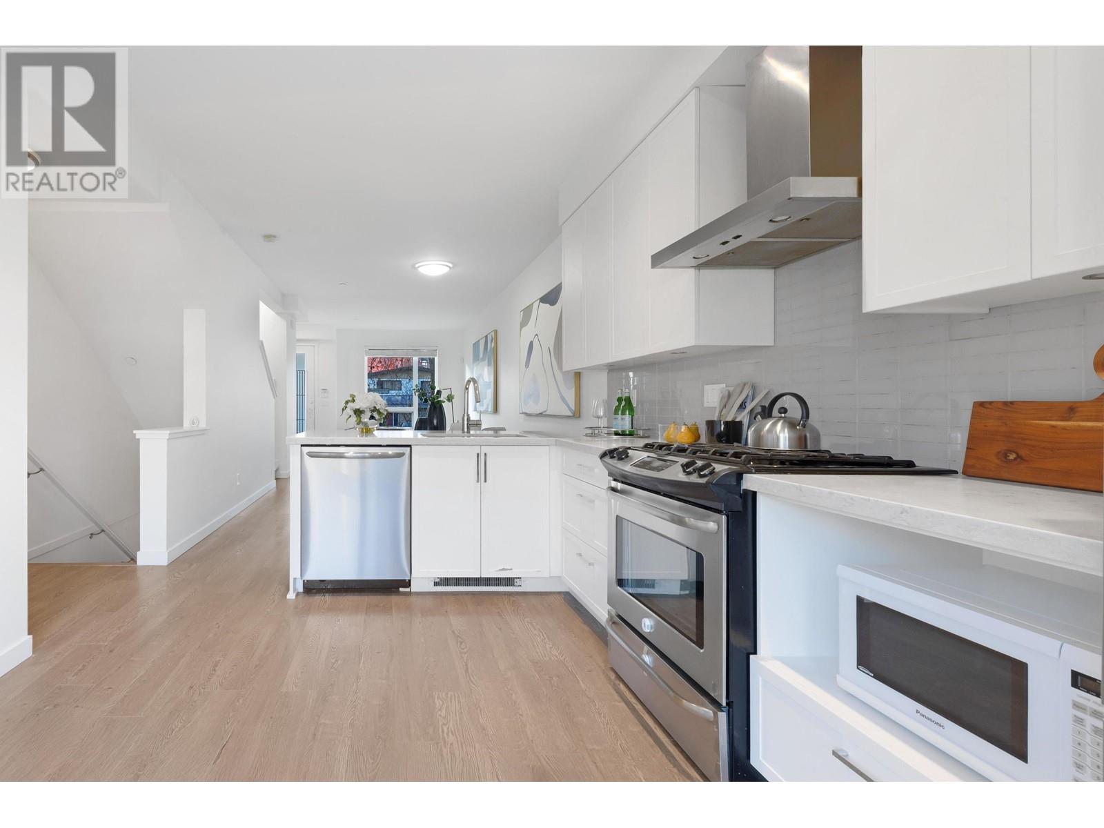 Listing Picture 6 of 29 : 2763 DUKE STREET, Vancouver / 溫哥華 - 魯藝地產 Yvonne Lu Group - MLS Medallion Club Member