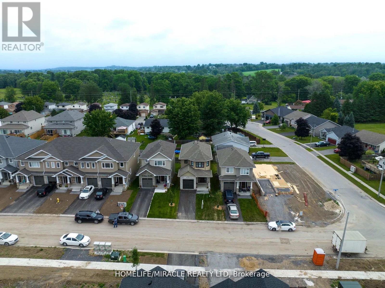 Property at 249 HERITAGE PARK DRIVE image 3