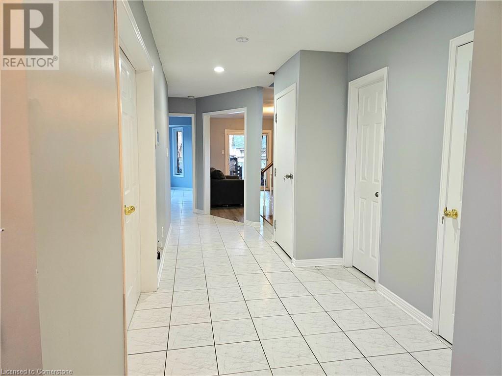 486 Dicenzo Drive, Hamilton, Ontario  L9B 2C4 - Photo 3 - 40683414