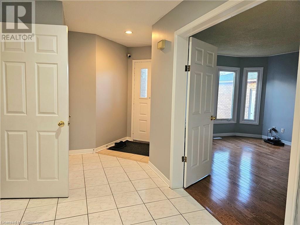 486 Dicenzo Drive, Hamilton, Ontario  L9B 2C4 - Photo 4 - 40683414