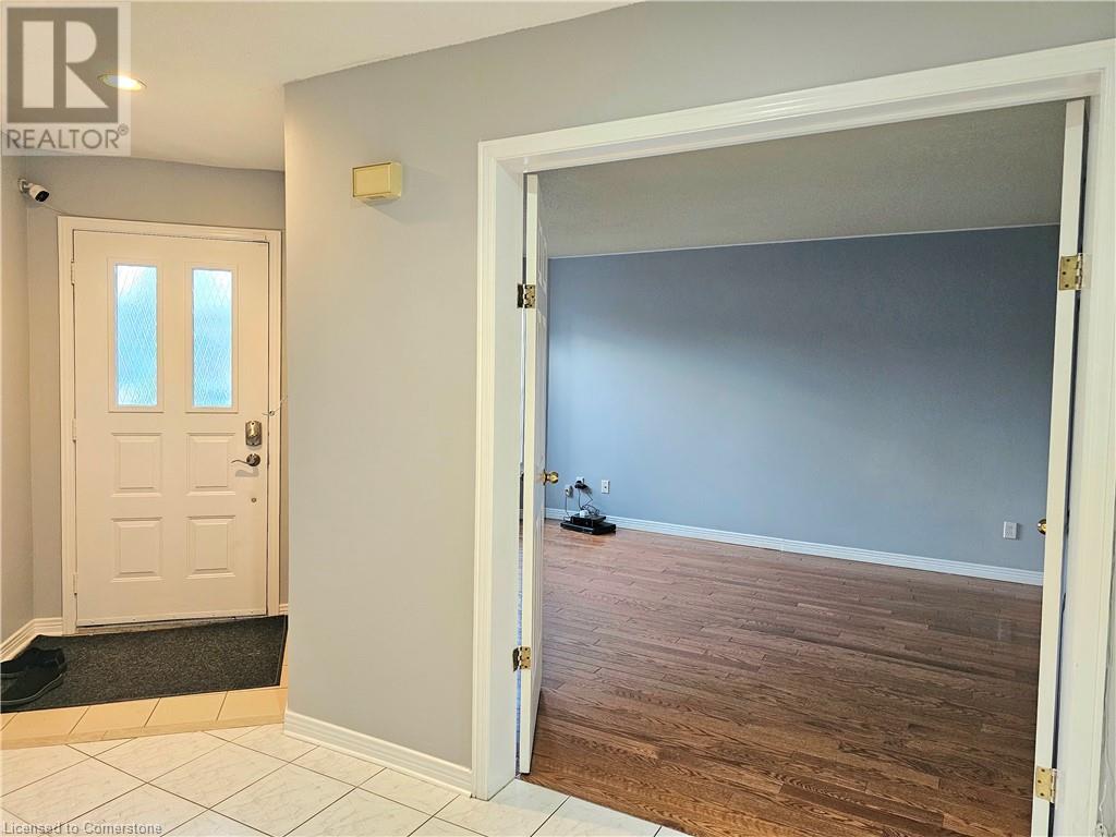486 Dicenzo Drive, Hamilton, Ontario  L9B 2C4 - Photo 5 - 40683414