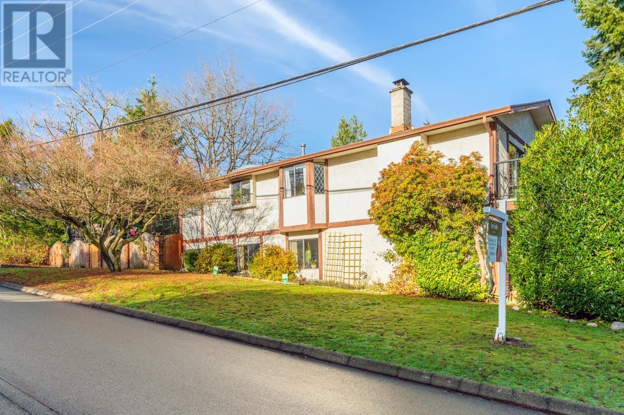 3003 Sunnyhurst Road, North Vancouver, British Columbia  V7K 2G4 - Photo 5 - R2948415
