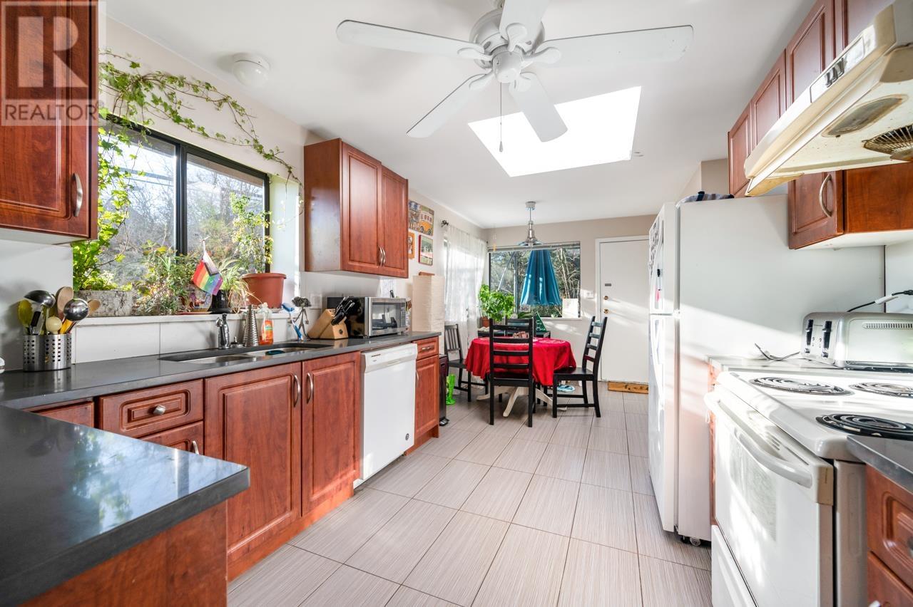 3003 Sunnyhurst Road, North Vancouver, British Columbia  V7K 2G4 - Photo 11 - R2948415