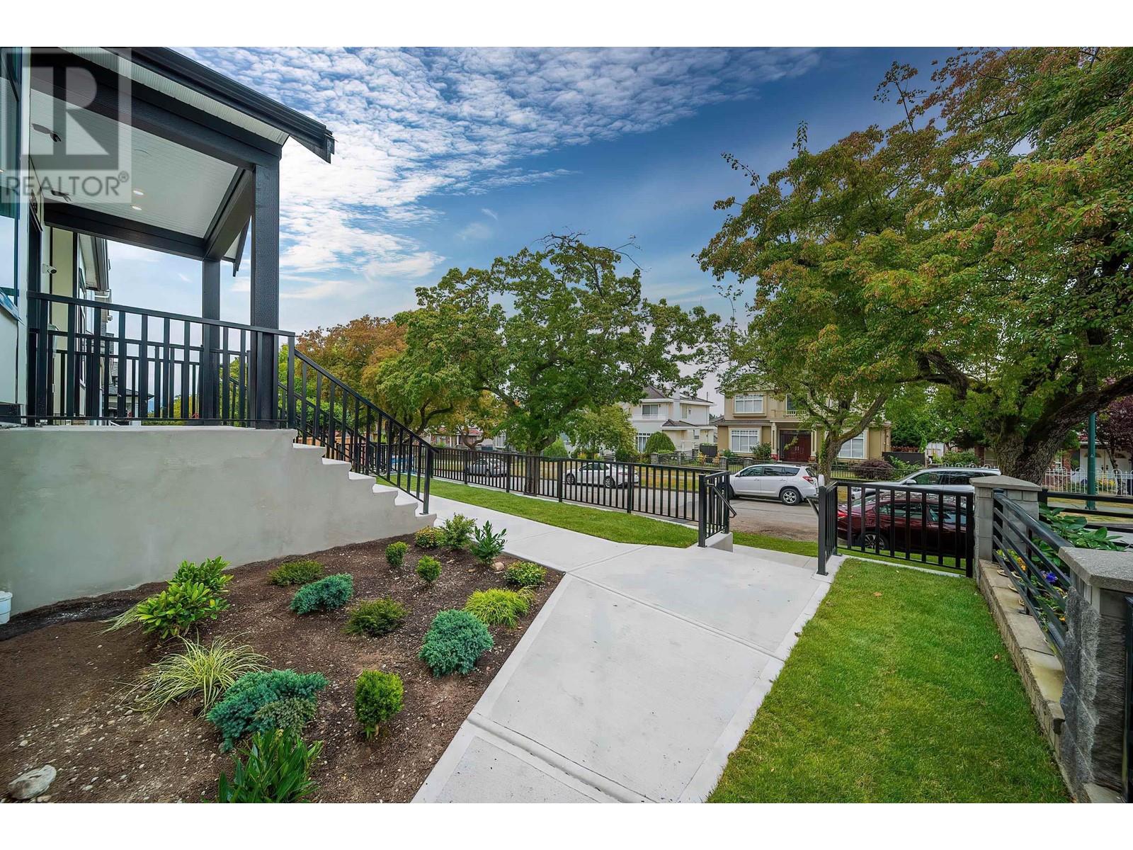 Listing Picture 18 of 24 : 5529 SLOCAN STREET, Vancouver / 溫哥華 - 魯藝地產 Yvonne Lu Group - MLS Medallion Club Member