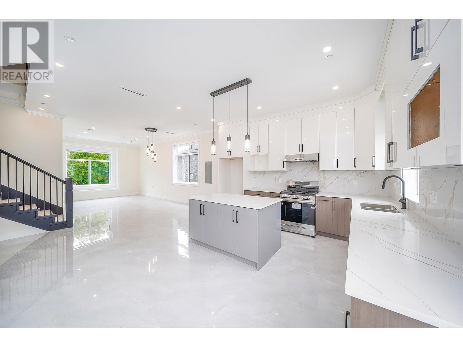 Listing Picture 9 of 24 : 5529 SLOCAN STREET, Vancouver / 溫哥華 - 魯藝地產 Yvonne Lu Group - MLS Medallion Club Member