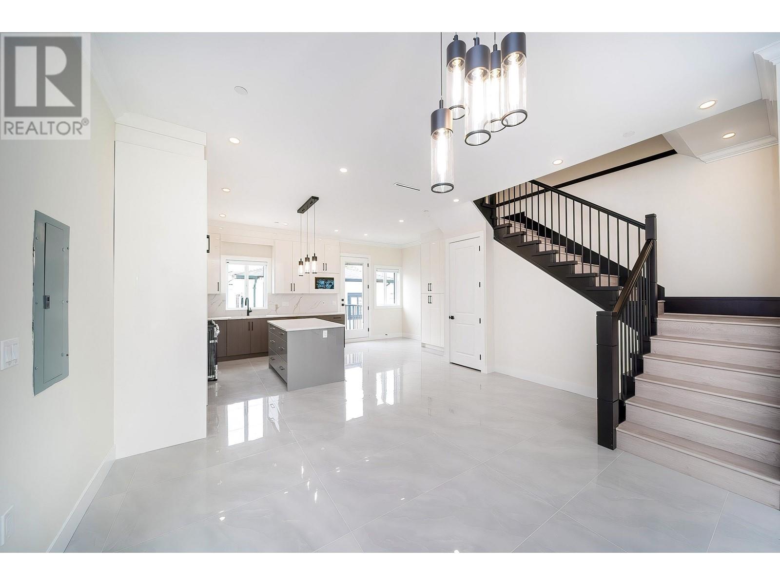 Listing Picture 5 of 24 : 5529 SLOCAN STREET, Vancouver / 溫哥華 - 魯藝地產 Yvonne Lu Group - MLS Medallion Club Member