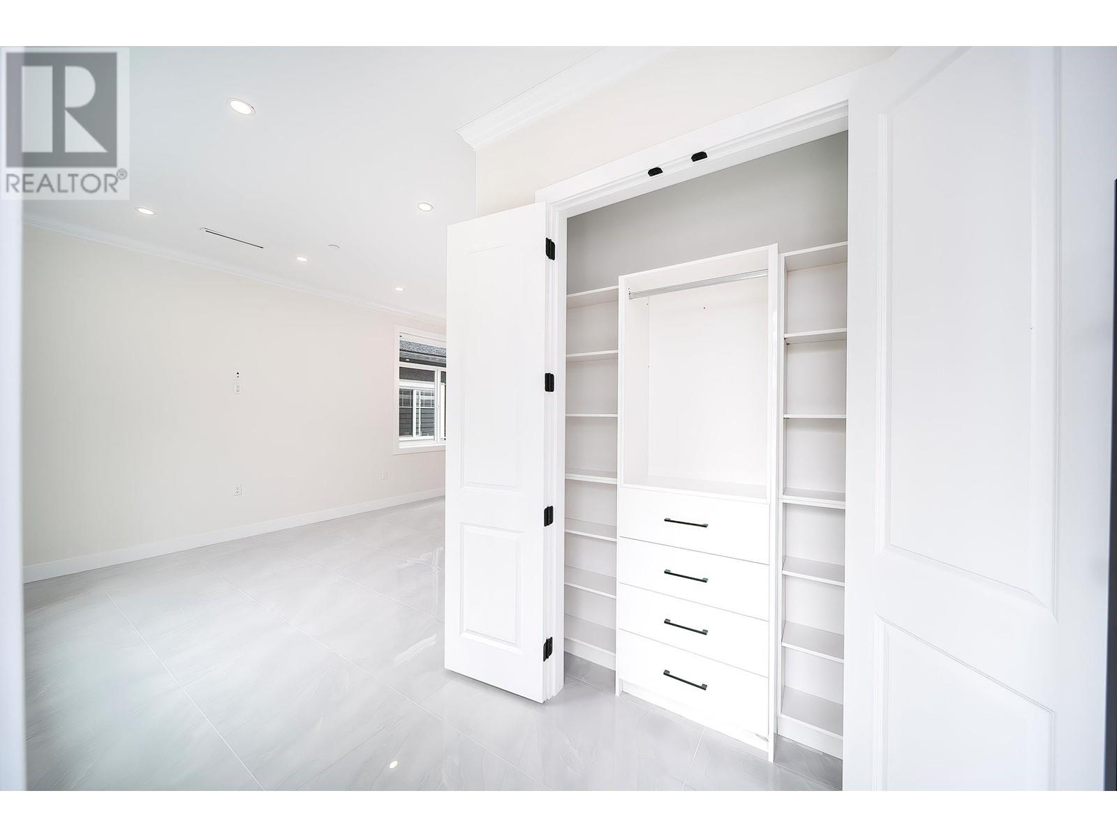 Listing Picture 15 of 24 : 5529 SLOCAN STREET, Vancouver / 溫哥華 - 魯藝地產 Yvonne Lu Group - MLS Medallion Club Member