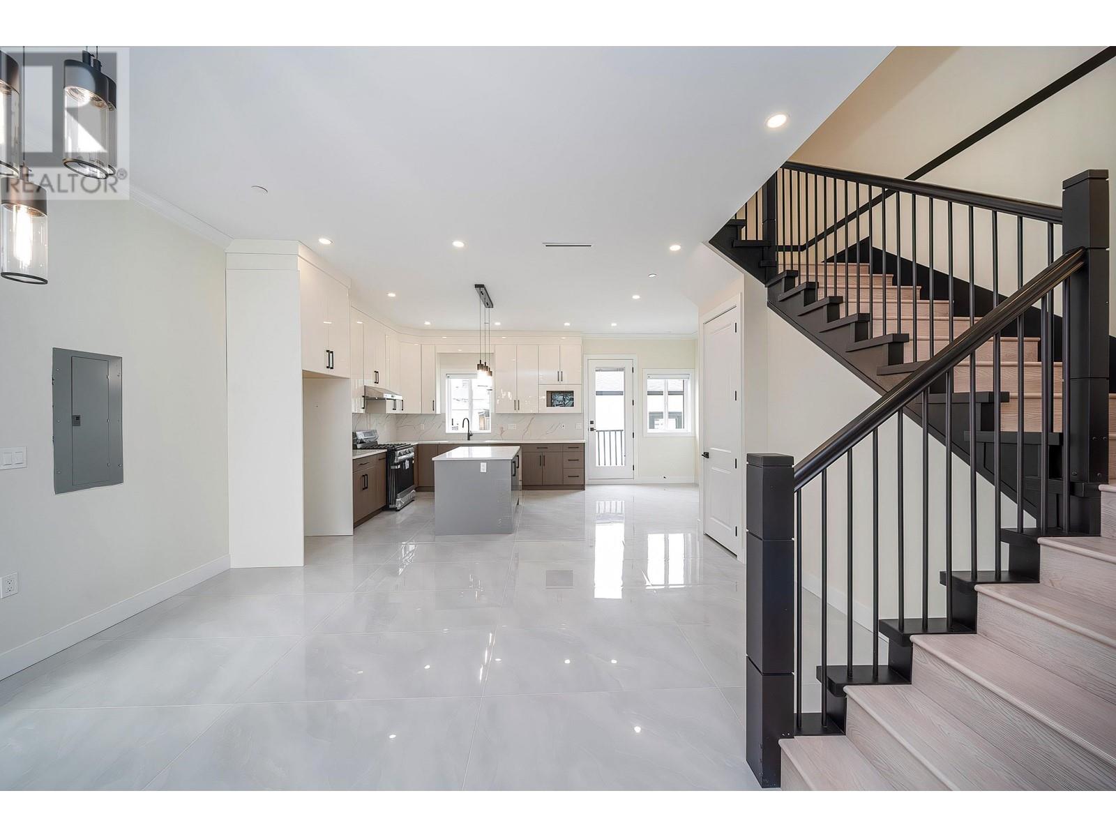 Listing Picture 6 of 24 : 5529 SLOCAN STREET, Vancouver / 溫哥華 - 魯藝地產 Yvonne Lu Group - MLS Medallion Club Member