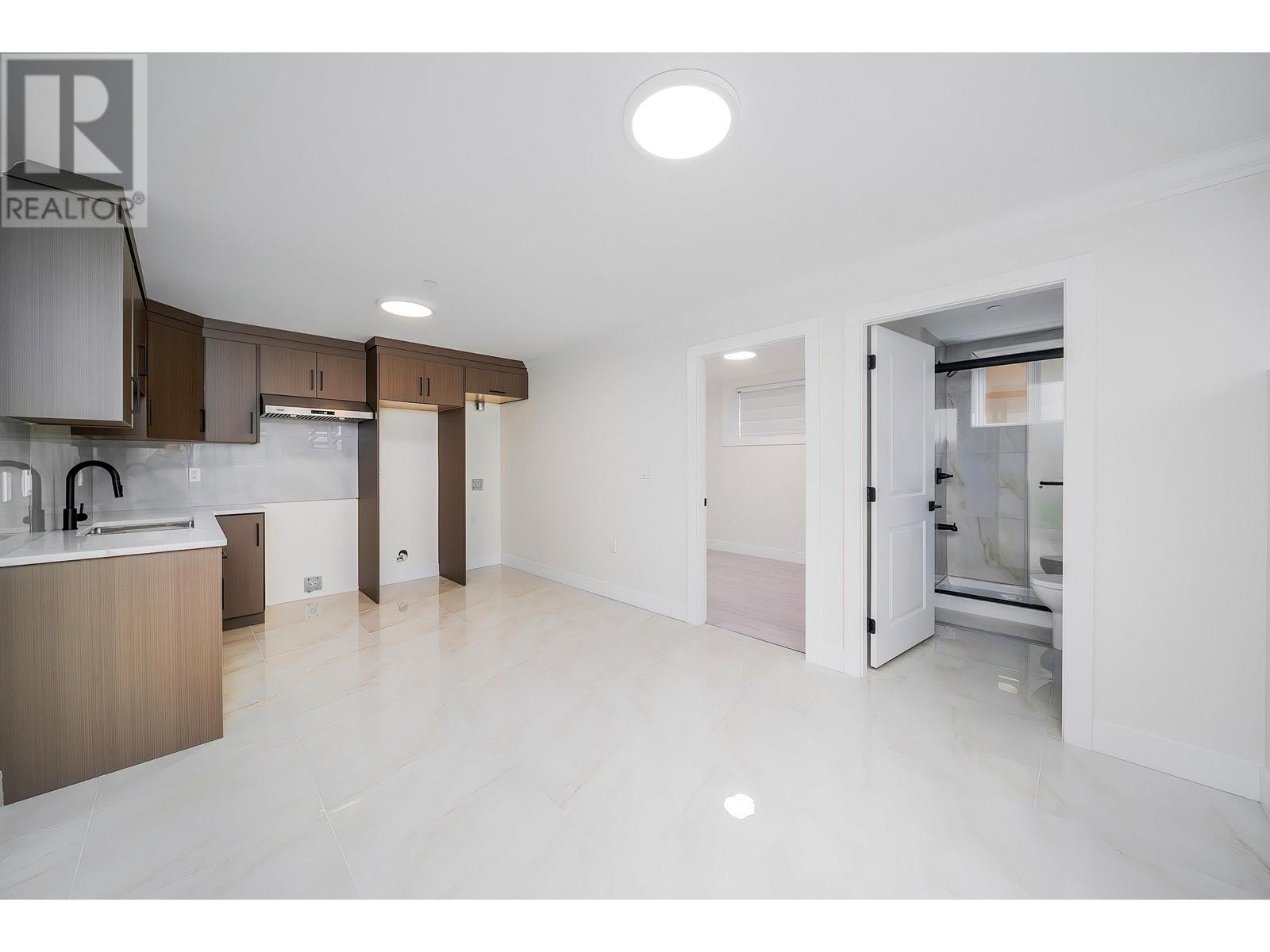 Listing Picture 14 of 24 : 5529 SLOCAN STREET, Vancouver / 溫哥華 - 魯藝地產 Yvonne Lu Group - MLS Medallion Club Member