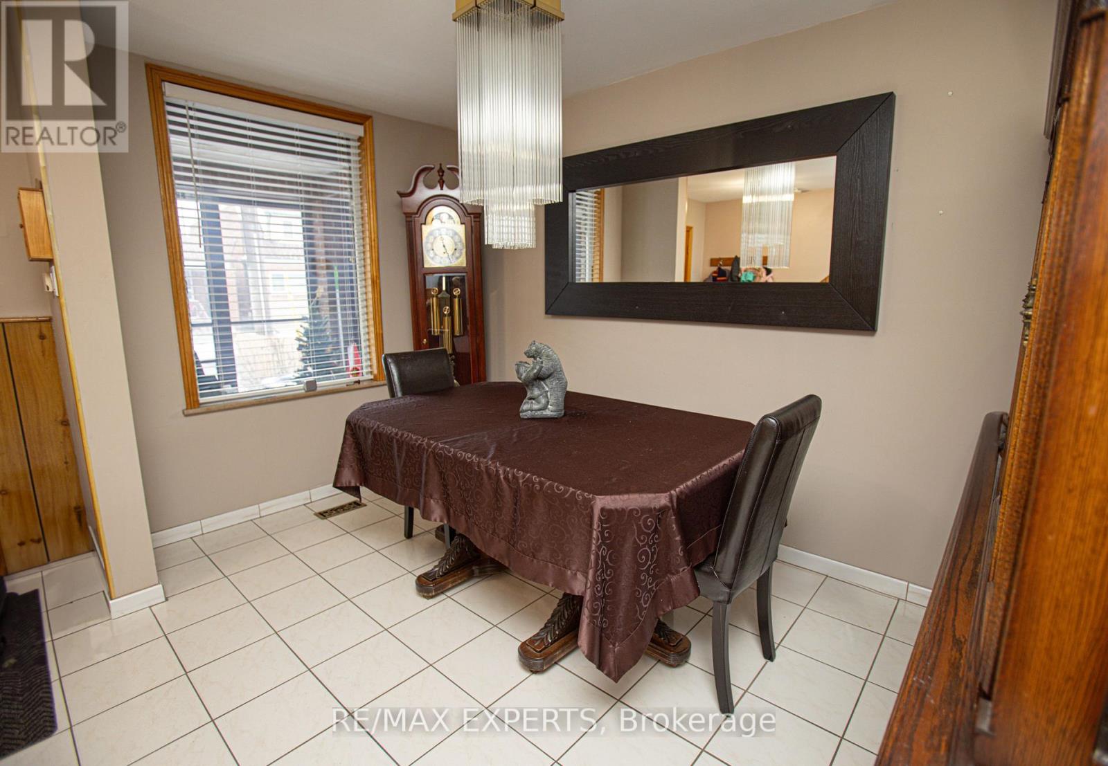 264 Nairn Avenue, Toronto (Caledonia-Fairbank), Ontario  M6E 4H6 - Photo 6 - W11882053